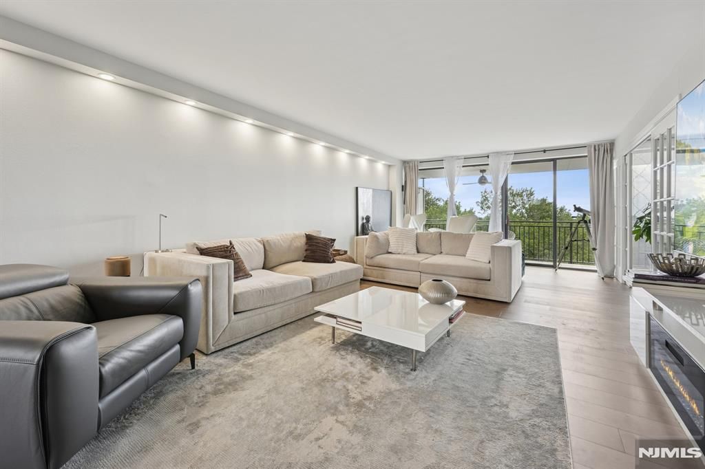 Photo of 1500 Palisade Avenue #6-C, Fort Lee, NJ 07024 (MLS # 25025714)