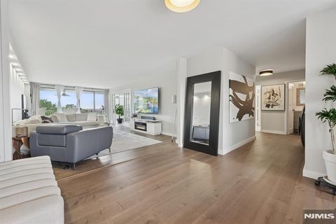 Photo of 1500 Palisade Avenue #6-C, Fort Lee, NJ 07024 (MLS # 25025714)