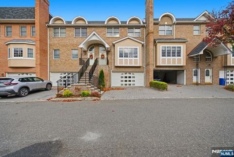 119 Stonegate Trail Cresskill NJ 07626