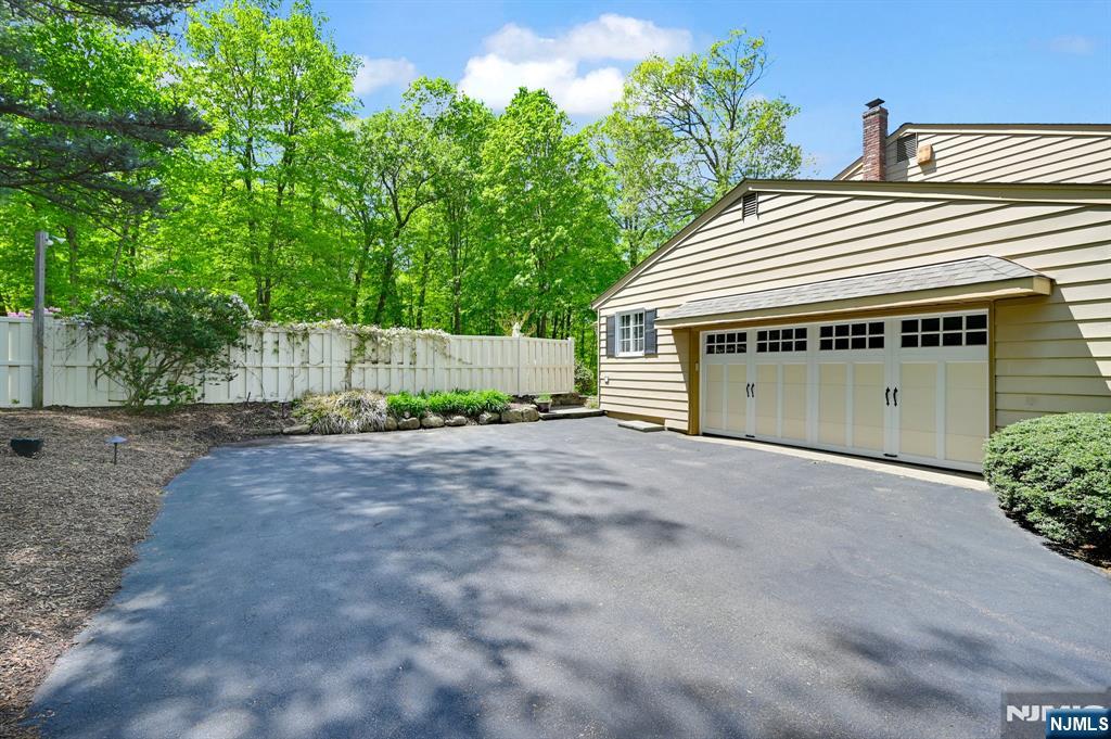 84 Chuckanutt Drive
