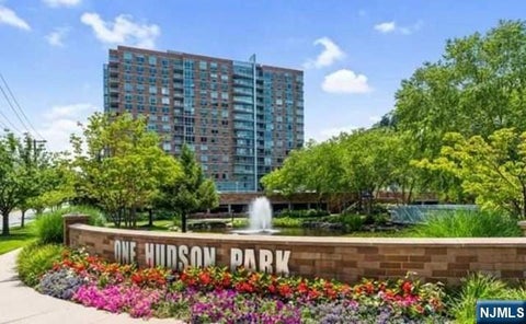 Photo of 317 Hudson Park #317, Edgewater, NJ 07020 (MLS # 26037734)