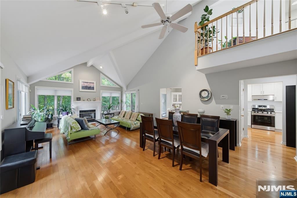 11 Lakeview Drive