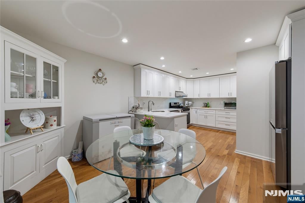11 Lakeview Drive
