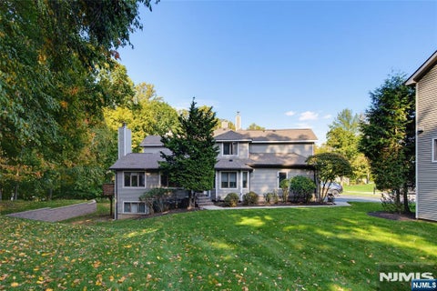 Photo of 11 Lakeview Drive, Old Tappan, NJ 07675 (MLS # 26039387)
