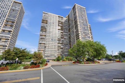 Photo of 200 Winston Dr, Cliffside Park, NJ 07010 (MLS # 26036351)