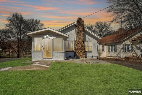 MLS: 25008923