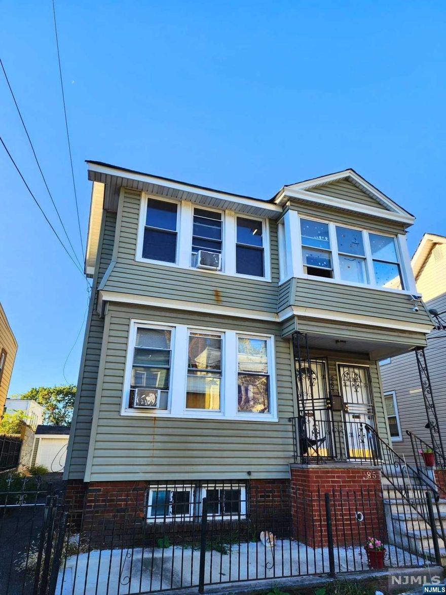 PARKING! PARKING! PARKING! Discover the perfect moment to invest in your NEW two-family home. Enjoy expansive rooms, hardwood floors, a 2-car garage accommodating up to 6 cars, a backyard with a privacy fence, ample kitchen customization space, proximity to transportation, and an effortless commute to NYC. No Oil Tank found, per inspection results.