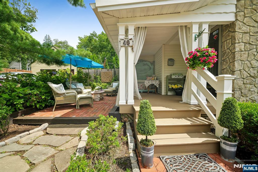 40 Edgewood Avenue