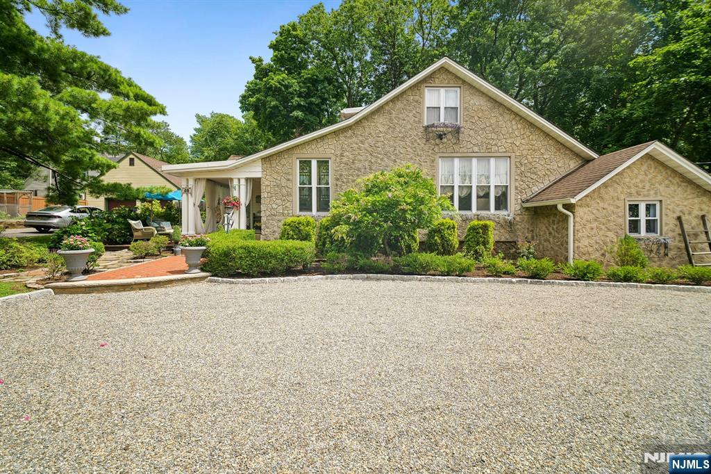 40 Edgewood Avenue