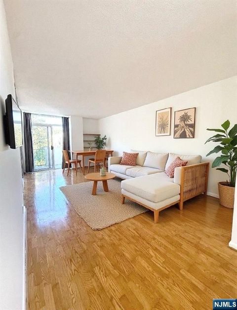 Photo of 200 Grand Cove Way #5F, Edgewater, NJ 07020 (MLS # 25036456)