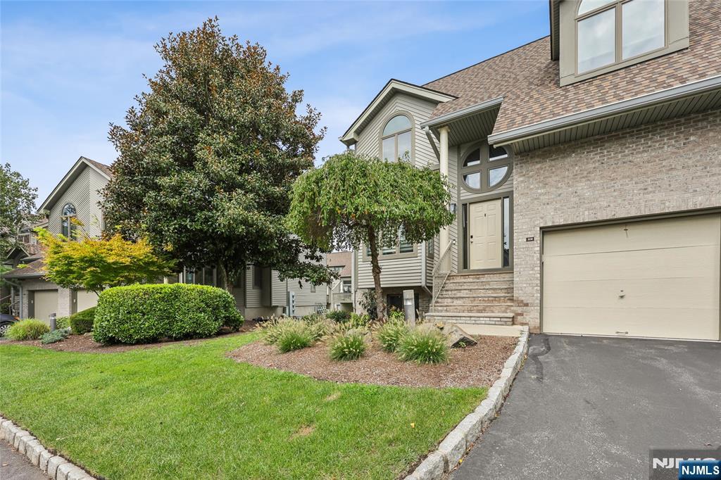 308 Cedar Ct, Norwood, New Jersey - 3 Bedrooms  
4 Bathrooms  
7 Rooms - 