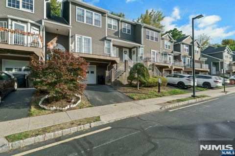 Photo of 20 S Midland Avenue #J3, Kearny, NJ 07032 (MLS # 26040305)
