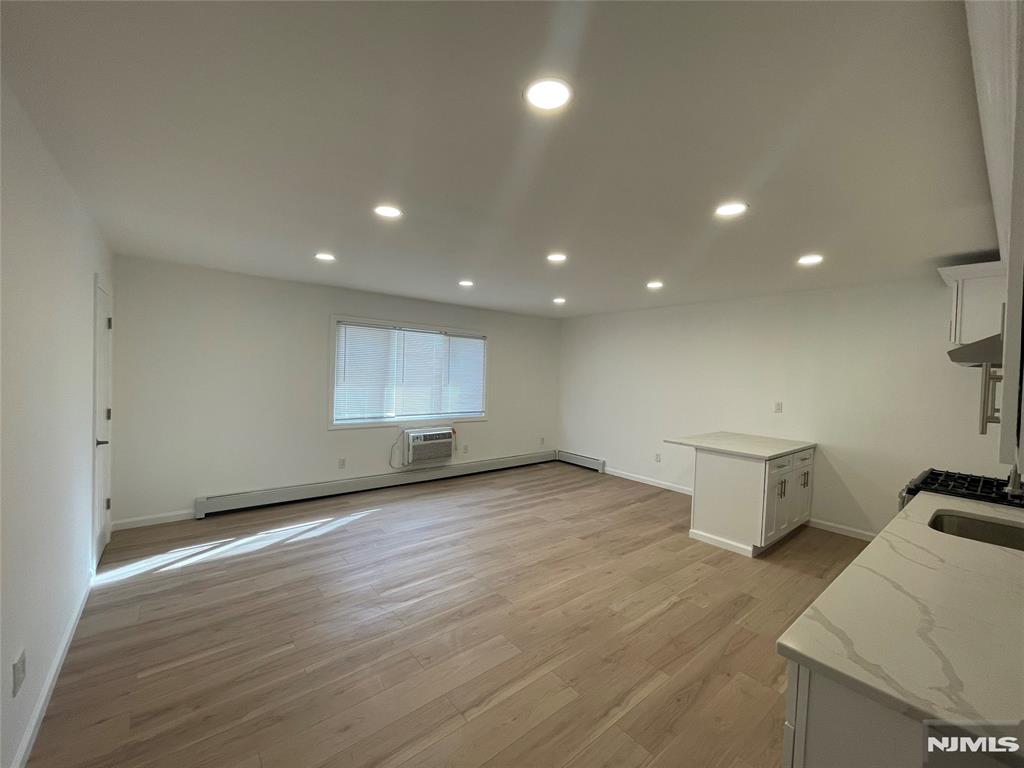 291 Garibaldi Avenue #8