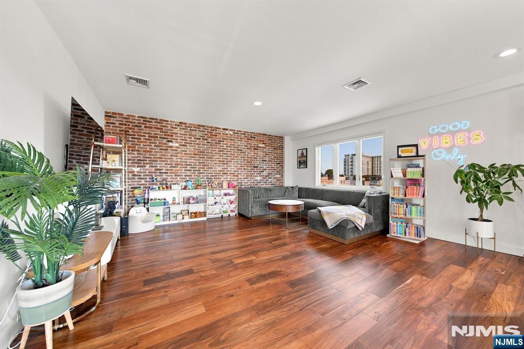 610 Anderson Avenue 3D