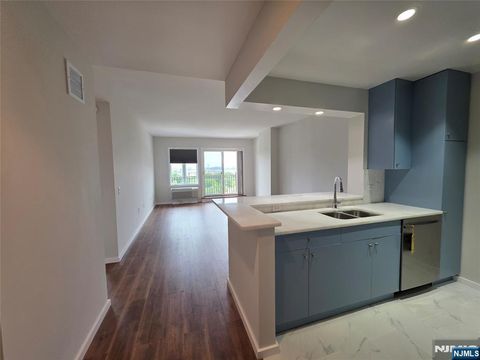 Photo of 3404 City PL #3404, Edgewater, NJ 07020 (MLS # 26017986)