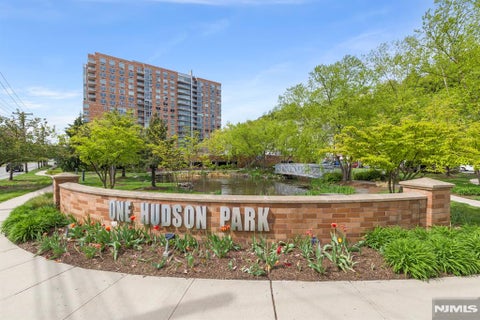 Photo of 310 Hudson Park #310, Edgewater, NJ 07020 (MLS # 26015024)