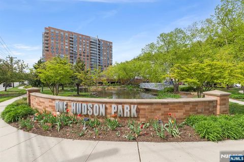 Photo of 310 Hudson Park #310, Edgewater, NJ 07020 (MLS # 26015024)