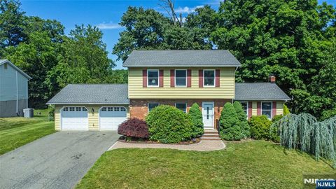 Photo of 4 Hover Drive, Mount Arlington Boro, NJ 07856 (MLS # 26021771)