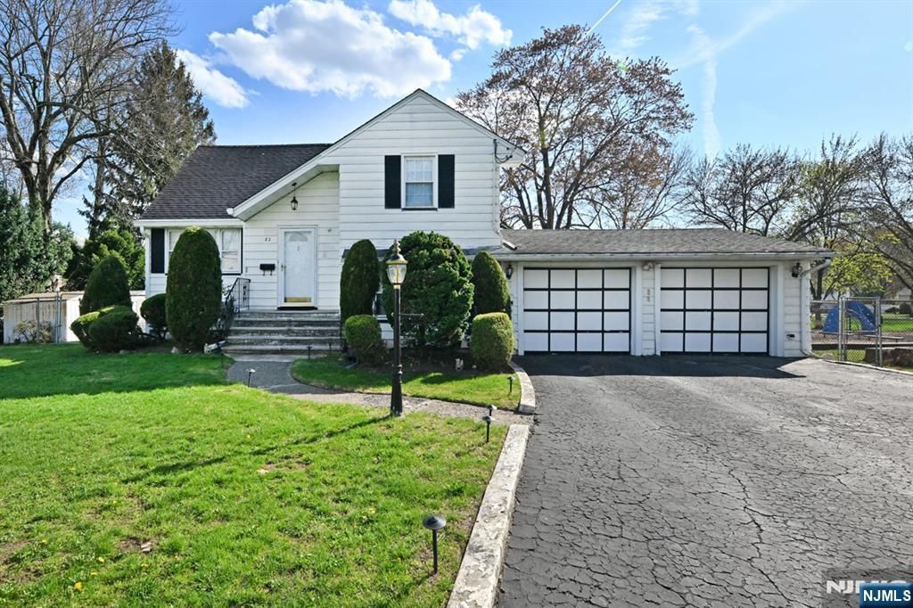 Photo of 82 Arnot Place, Paramus, NJ 07652 (MLS # 26013167)