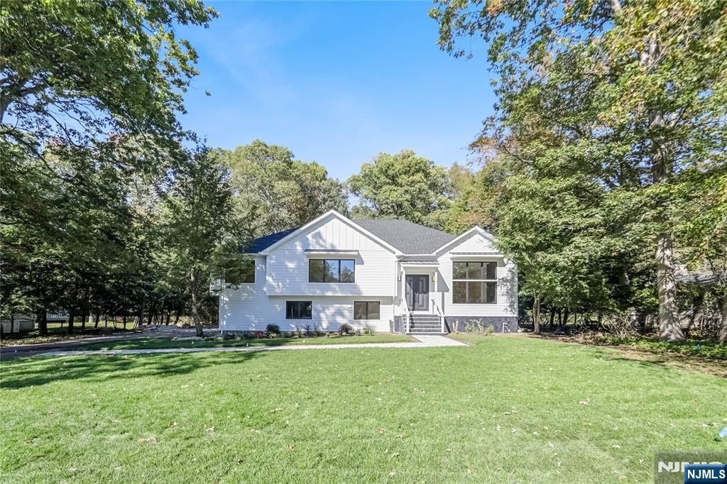 Photo of 314 Meadowbrook Road, Wyckoff, NJ 07481 (MLS # 25035975)