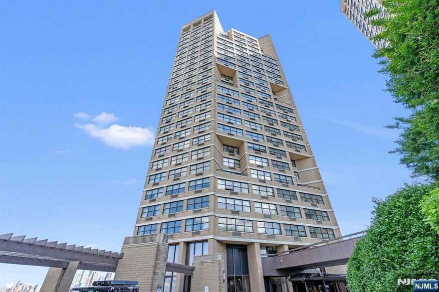 UNOBSTRUCTED VIEWS OF GWB AND HUDSON RIVER. SPACIOUS APARTEMTN WITH TWO FULL BATHROOMS FACING EAST AND NE. HARDWOOD FLOOR AND BIG SPACIOUS CLOSETS. MODERN KITCHEN WITH STATE OF ART APPLIANCES-STAINLESS STEEL APPLIANCES OF STOVE/OVEN, MICROWAVE AND DISHWASHER. UTILITIES AND SPA ARE INCLUDED. FULL SERVICE BUILDING WITH HOTEL AMENITIES. ON SITE MILLION $ HEALTH CLUB WITH POOL, TENNIS, STATE OF ART GYM EQUIPMENT, SAUNA/STEAM ROOM & MORE. 24HR CONCIERGE, SHOPS ON PREMISES. TRANSPORTATION AT DOOR. ONLY 15 MIN TO MANHATTAN. PARKING SPACES ARE $120/SPACE PER MONTH.