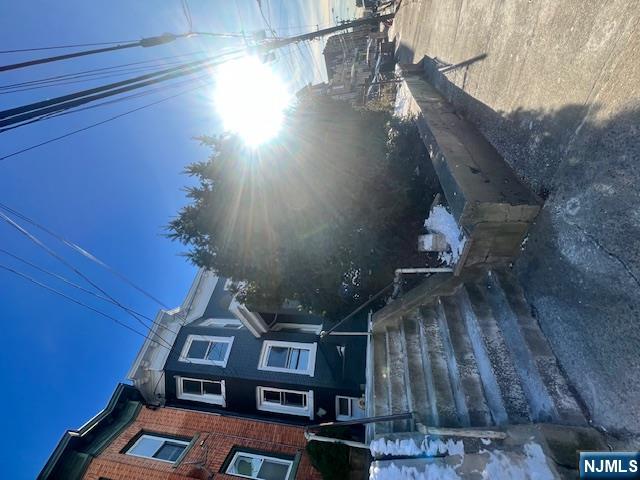 188 Bergen Avenue, Jersey City, New Jersey - 6 Bedrooms  
2 Bathrooms  
13 Rooms - 