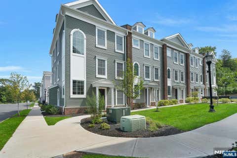 Photo of 62 Parkside LN #1105, Teaneck, NJ 07666 (MLS # 26031340)