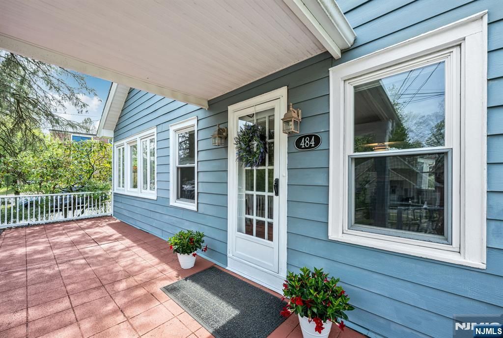Photo of 484 Pulis Avenue, Franklin Lakes, NJ 07417 (MLS # 26012808)