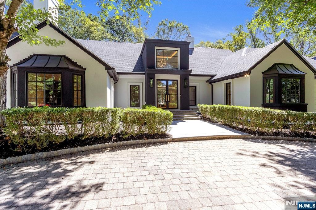 4 Duck Pond Road