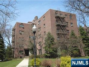 Photo of 3041 Edwin Ave #2F, Fort Lee, NJ 07024 (MLS # 26032227)