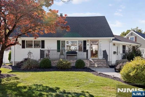 Photo of 6 White Oak Lane, Wayne, NJ 07470 (MLS # 26039575)