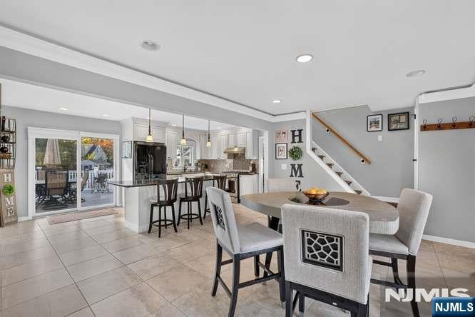 6 White Oak Lane