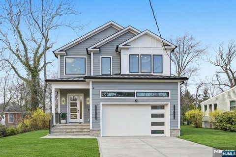 Photo of 107 Kent Place Boulevard, Summit, NJ 07901 (MLS # 26010319)