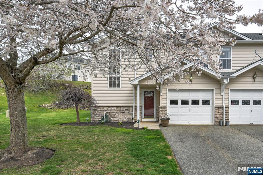 Property for Sale at 12 Peachtree Lane 12, Hamburg, New Jersey - Bedrooms: 3 
Bathrooms: 3  - $399,000