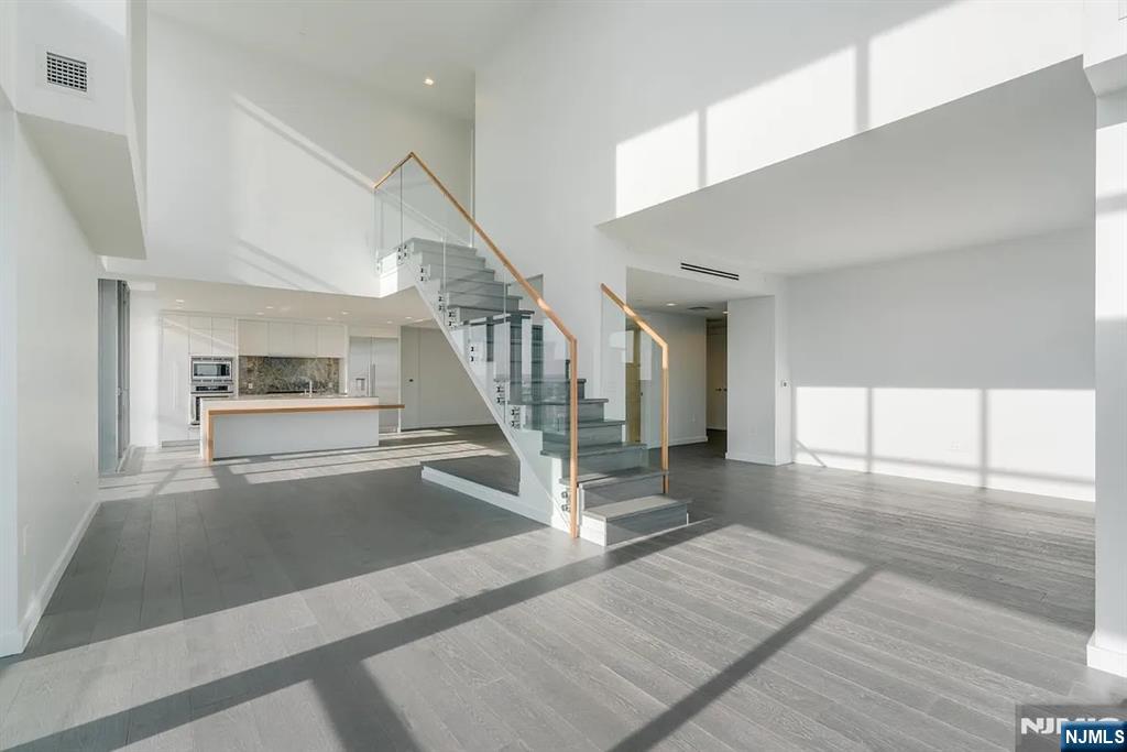 320 Adolphus Avenue 316