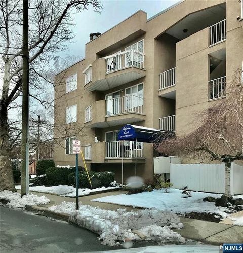 Photo of 105 State St #1H, Hackensack, NJ 07601 (MLS # 26010023)