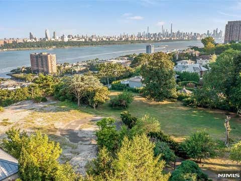 Photo of 5569 Bluff Road, Fort Lee, NJ 07024 (MLS # 26000855)