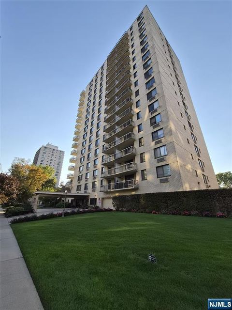 Photo of 307 Prospect Ave #17 E, Hackensack, NJ 07601 (MLS # 25033721)