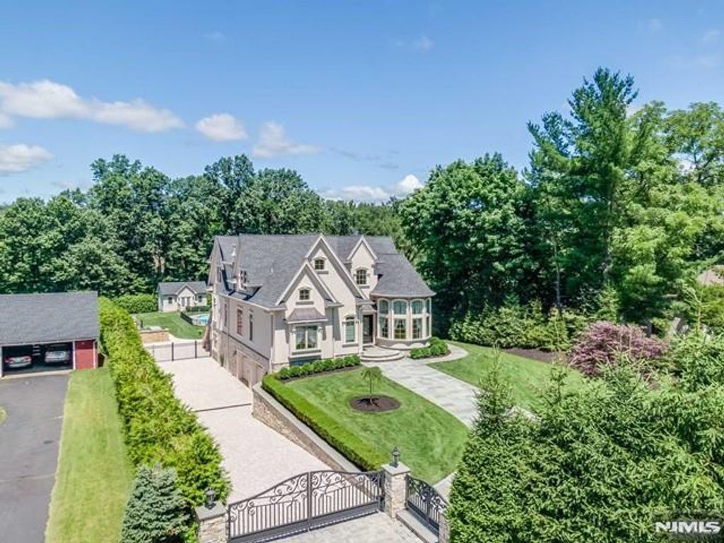 Photo of 63 Grandview Avenue, North Caldwell, NJ 07006 (MLS # 26007721)