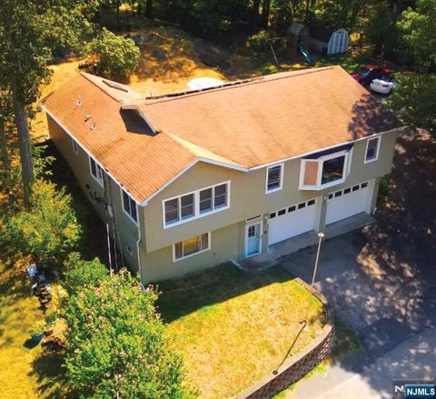 335 Elmira Trail Hopatcong NJ 07843