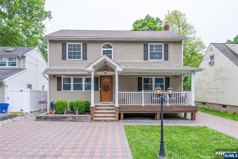 Photo of 136 Redwood Avenue, Wayne, NJ 07470 (MLS # 26019589)