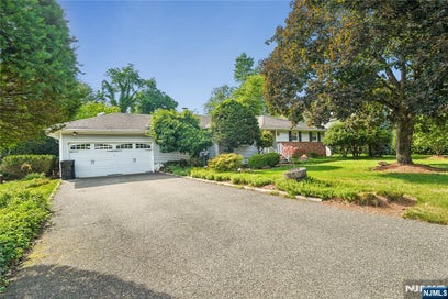 425 Beech Avenue Paramus NJ 07652