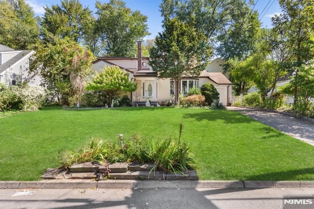 Photo of 766 7th Avenue, River Edge, NJ 07661 (MLS # 26003886)