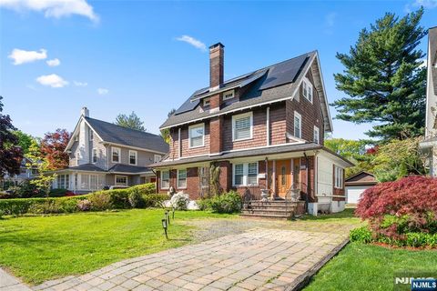 332 Allaire Avenue Leonia NJ 07605