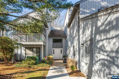 Photo of 7 Drake Lane, Roxbury Township, NJ 07852 (MLS # 26001753)