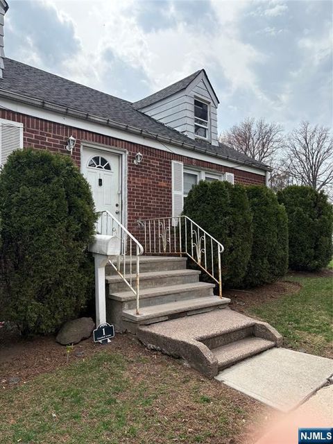 Photo of 137 Oakland Street, Englewood, NJ 07631 (MLS # 26014584)