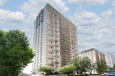 Photo of 160 Overlook Avenue #19D, Hackensack, NJ 07601 (MLS # 26026962)