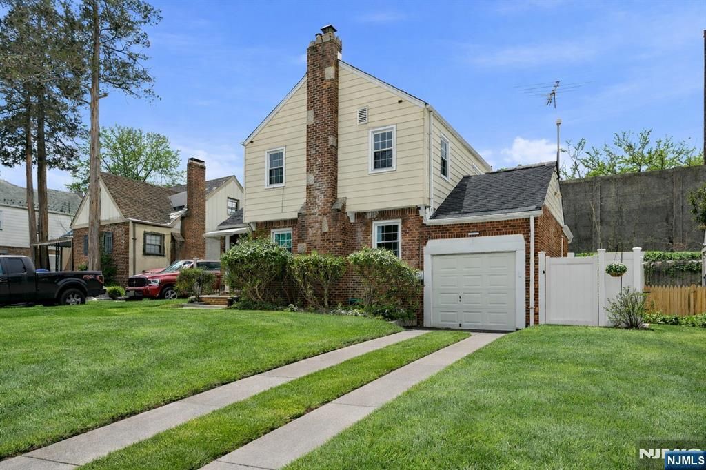 Photo of 86 Knapp Place, Englewood, NJ 07631 (MLS # 26005359)