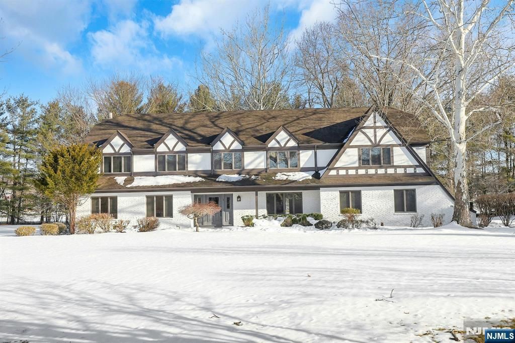 Photo of 14 Washington Lane, Mahwah, NJ 07430 (MLS # 26006558)