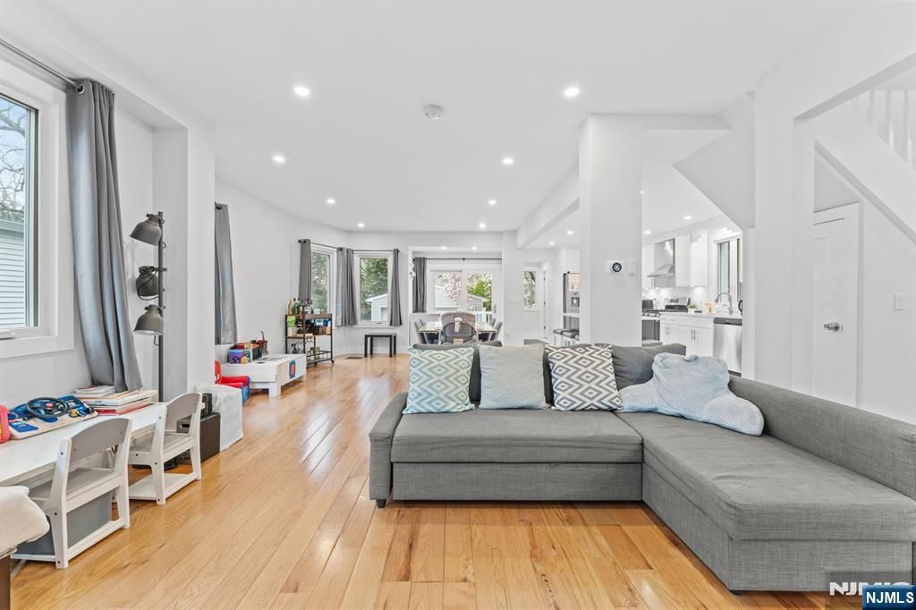 Photo of 88 Montross Avenue, Rutherford, NJ 07070 (MLS # 25023818)